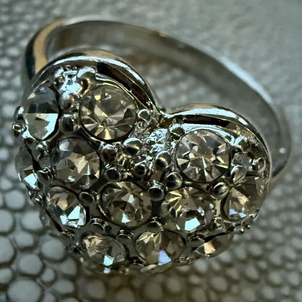 Silver Heart Rhinestone Statement Ring Size 9 Romantic Sparkle - Picture 10 of 16